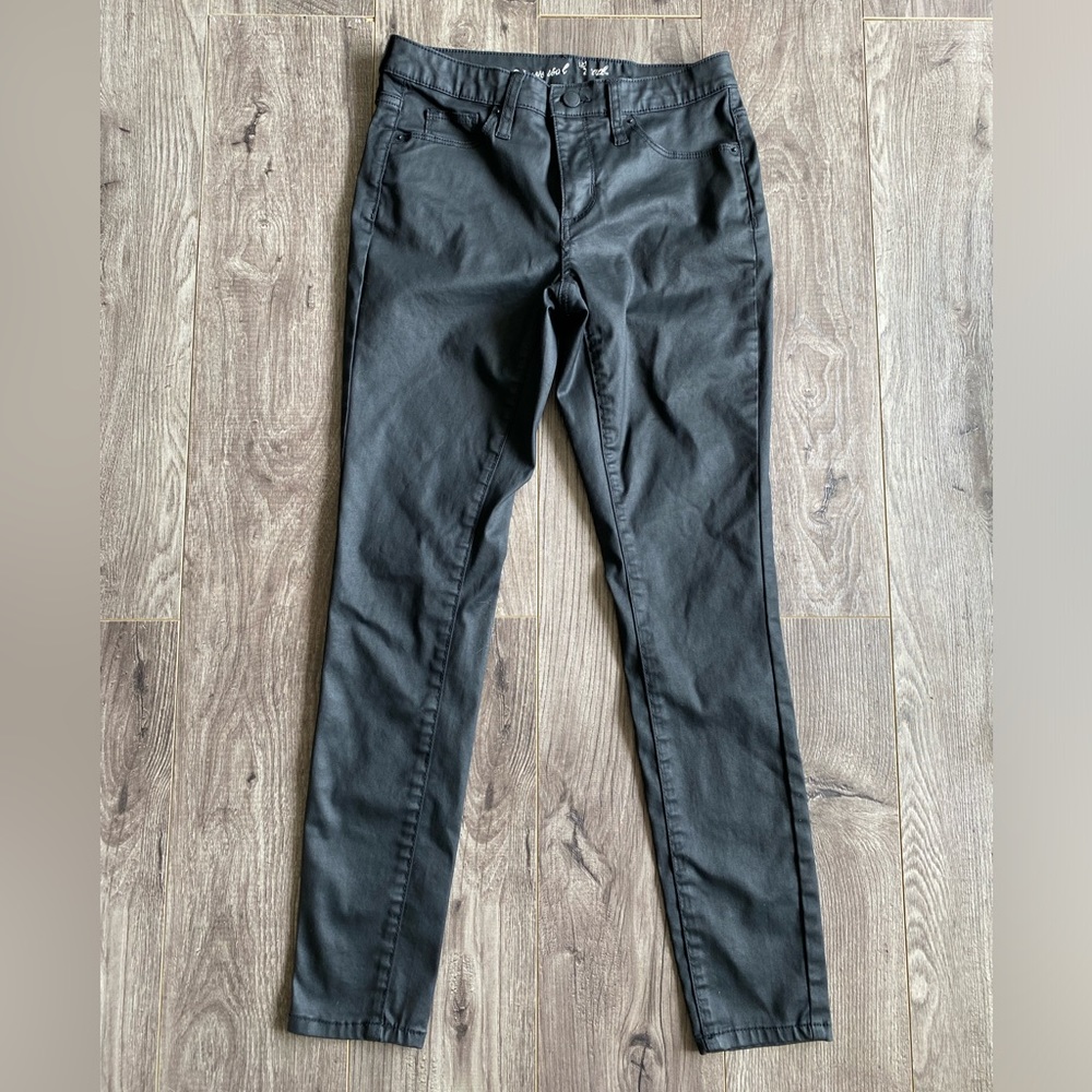 Universal Thread high rise skinny black pants w/ sheen finish 70% cotton